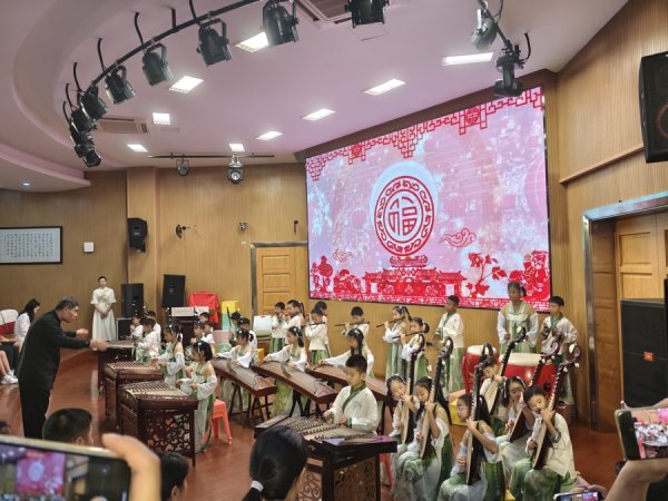 乐发 说普通话，拜师学习江南丝竹，混血姐弟加入传承队伍